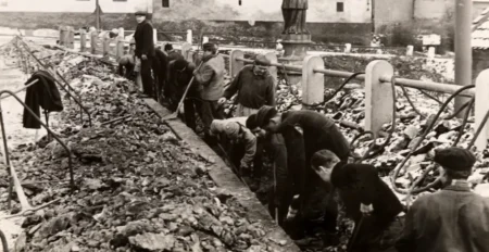 Výkop pro vodovod v roce 1961