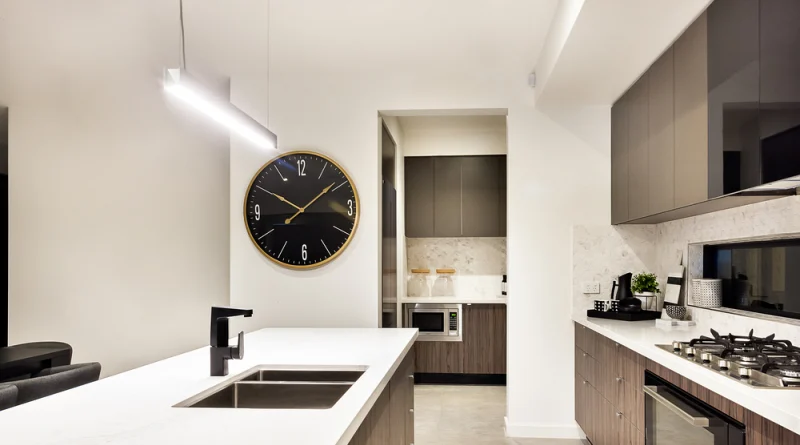 hodiny v kuchyni
