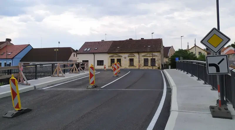 Most ve Spáleném Poříčí