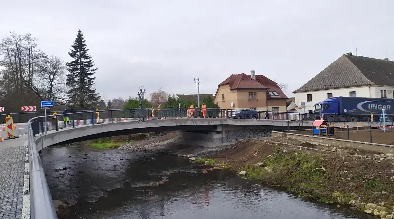 Most ve Spáleném Poříčí