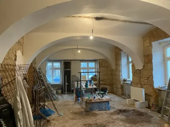 Rekonstrukce budovy v sadech Pětatřicátníků