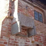 Garderoba z vyústěním do ulice