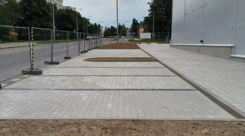 Parkoviště u OC Alice