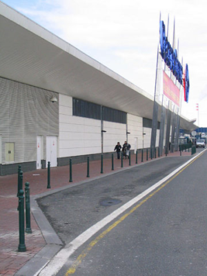 Do roku 2006 působil v Česku Carrferour