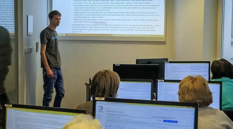 Senioři píší Wikipedii