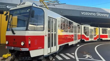 Náhradní vánoční tramvaj