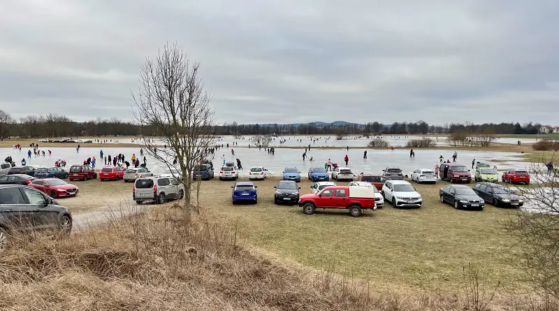 Kluziště na louce v Dobřanech