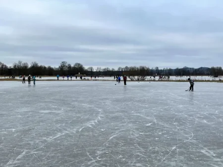 Kluziště na louce v Dobřanech