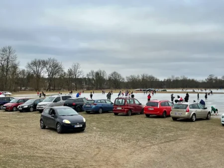 Kluziště na louce v Dobřanech