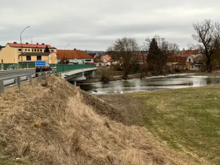 Kluziště na louce v Dobřanech