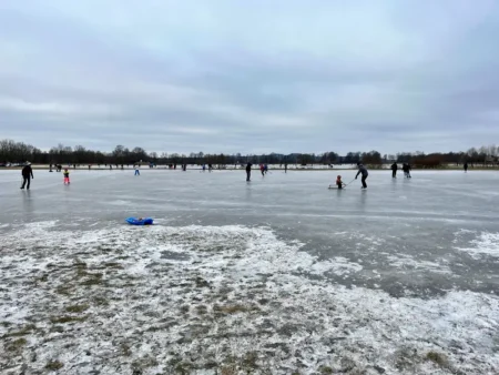 Kluziště na louce v Dobřanech