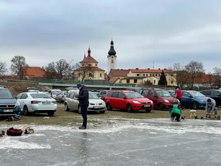 Kluziště na louce v Dobřanech
