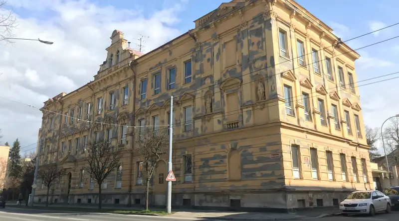 Budova školy na Doubravce