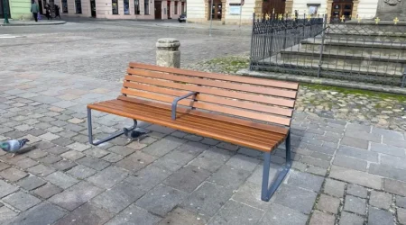 Nová lavička v Plzni