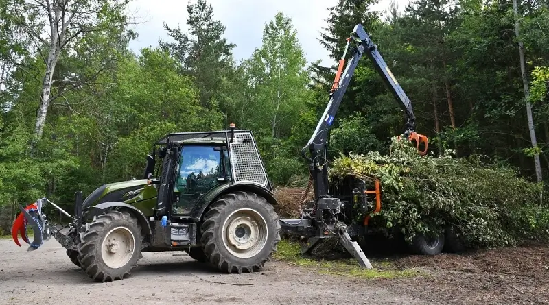 Traktor pro městské lesy