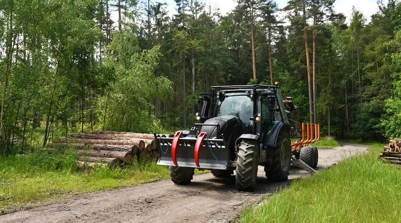 Traktor pro městské lesy