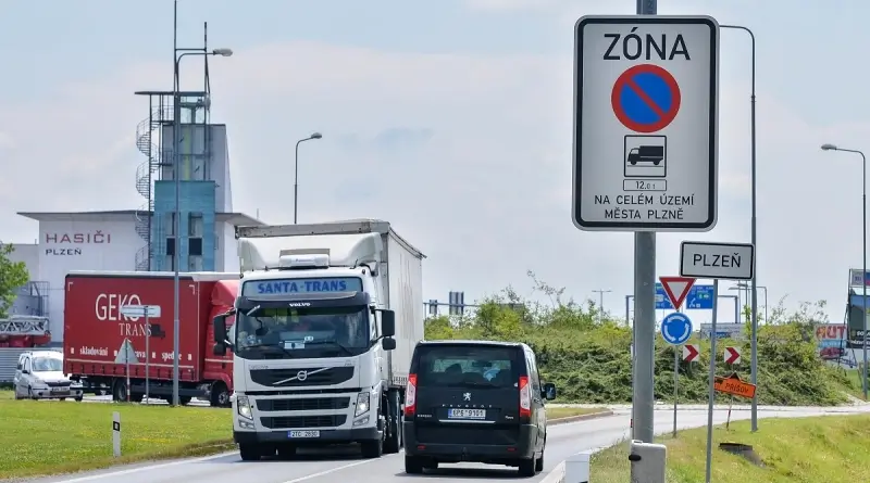Zákaz stání kamionů