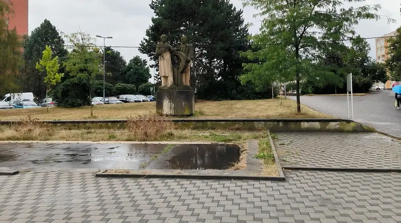 Vydlážděná plocha ve Skvrňanech