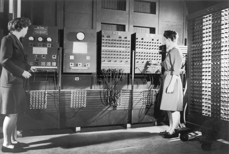 ENIAC (Electronic Numerical Integrator And Computer) j