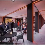 Přízemí – pohled k bezbariérovému přístupu do hlavního divadelního sálu