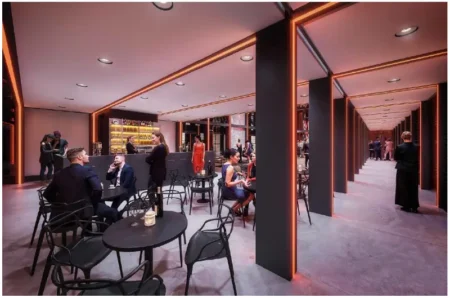 Přízemí – pohled k bezbariérovému přístupu do hlavního divadelního sálu