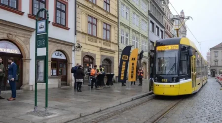 Tramvaj na náměstí Repu