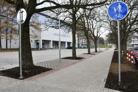 Prostor před zimním stadionem