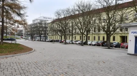 Prostor před zimním stadionem