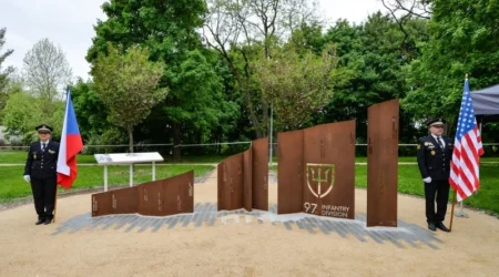 Odhalený památník